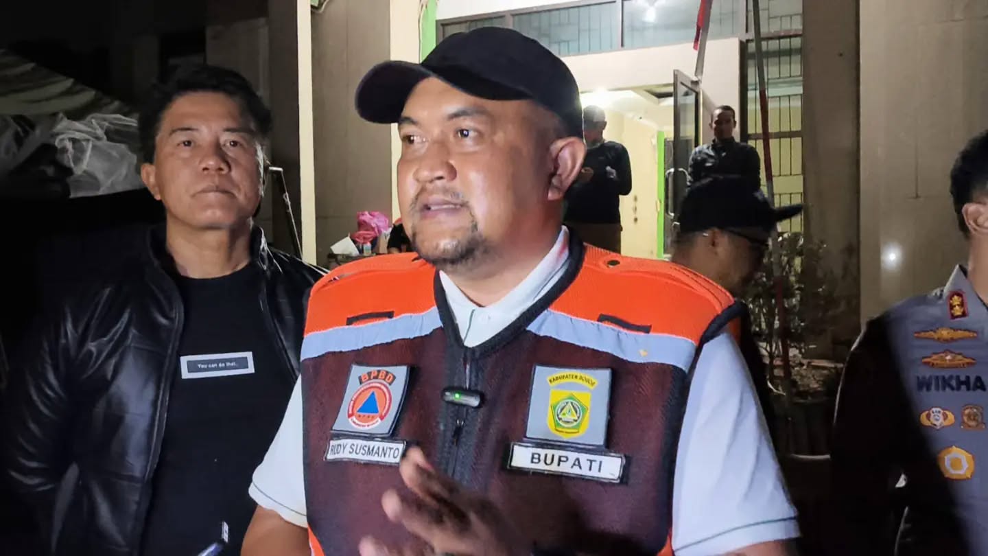 Bupati Rudy Susmanto Holopis