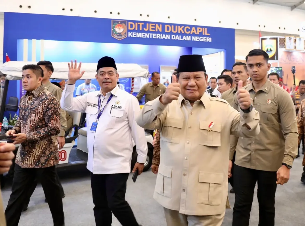 Bursah Zarnubi Dampingi Prabowo Holopis