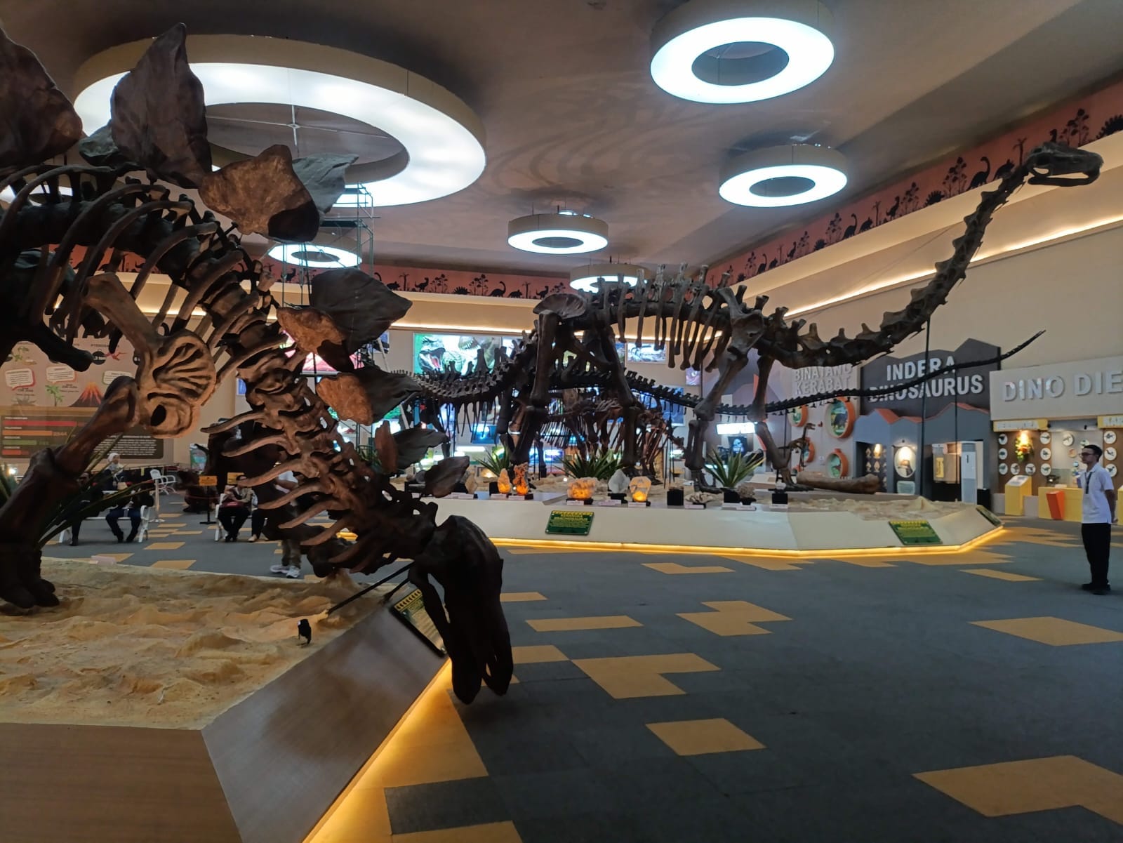 Dino Park1 Holopis