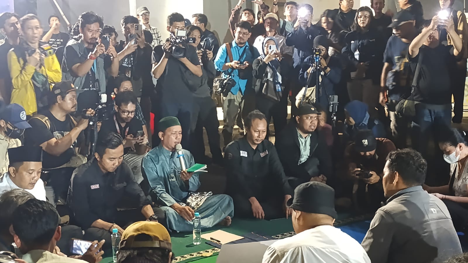 Doa Bersama Untuk Jurnalis Foto Hilang Holopis