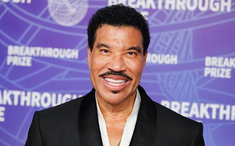 Lionel Richie Holopis.com