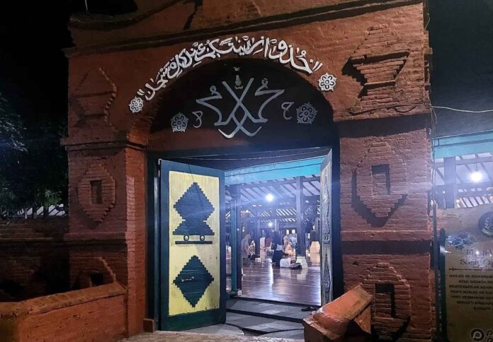 Masjid Agung Cipta Rasa Holopis