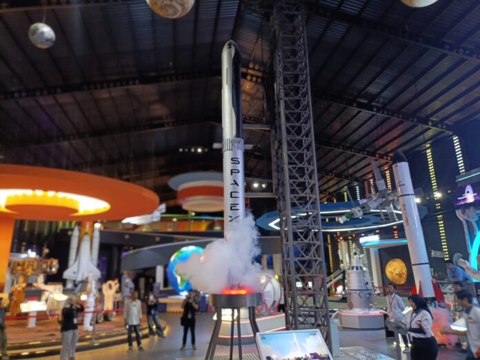 Mega Science Center Dan Budaya Holopis