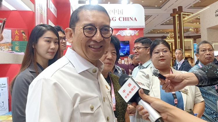 Menteri Kebudayaan Republik Fadli Zon Holopis