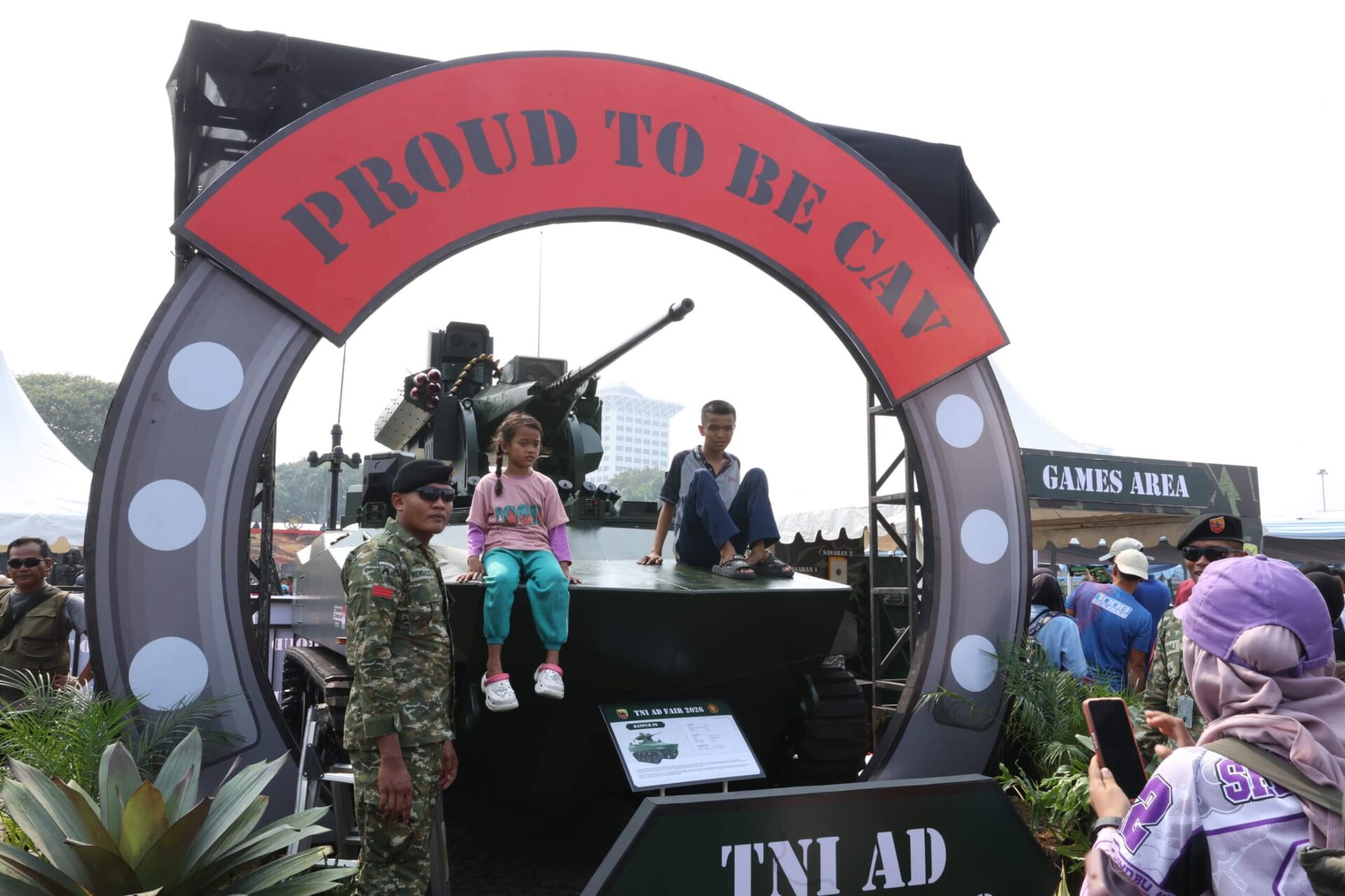 Pengunjung Tni Ad Fair 2026 Holopis