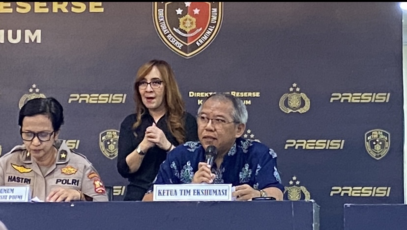 Prof. Dr. Dr. H. Ahmad Yudianto Spesialis Forensik Magister Kesehatan Selaku Ketua Tim Eksumasi Holopis