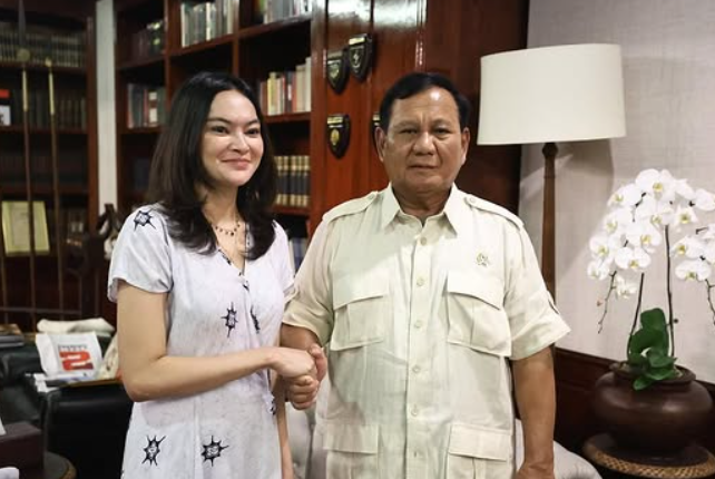 Ulta Levenia Nababan Dan Prabowo Subianto Holopis