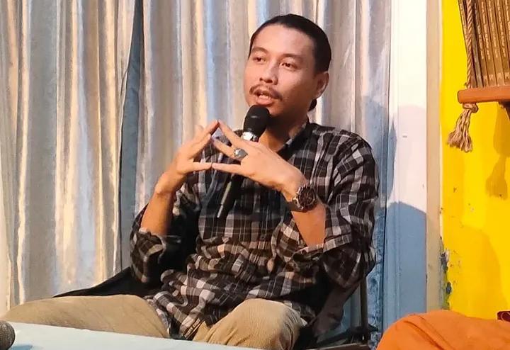 Yogi Prazani Holopis