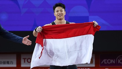 Rahmat Erwin Raih Emas Angkat Besi Holopis