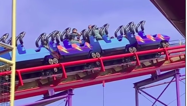 Roller Coaster Dufan Holopis