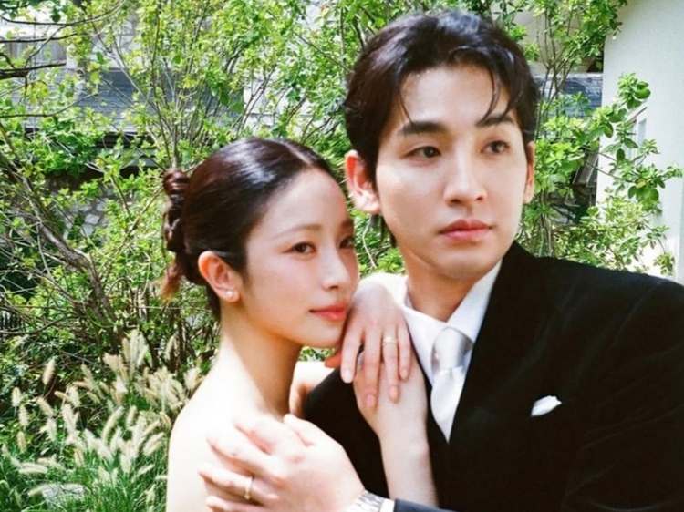 Aktor Song Ji Ho Holopis