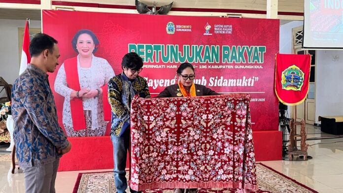 Endah Subekti Kuntariningsih Holopis