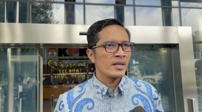 Febri Diansyah Holopis