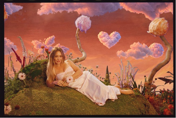 Hillary Duff Holopis