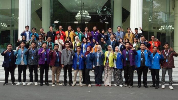 Mahasiswa Holopis