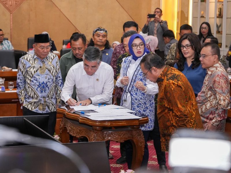Menaker Dalam Rapat Kerja Bersama Komisi Ix Dpr Ri Holopiscom