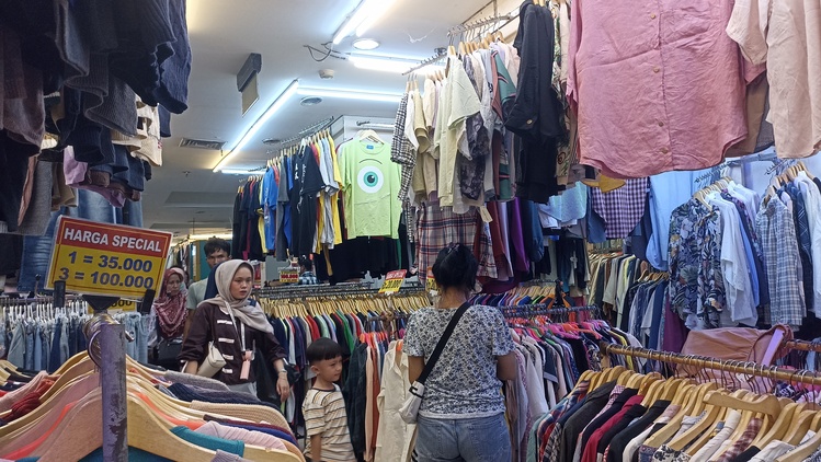 Pasar Senen Holopis