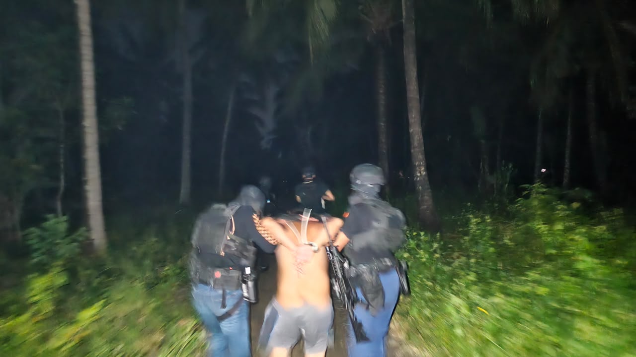 Penangkapan Terduga Teroris Oleh Densus 88 Holopis