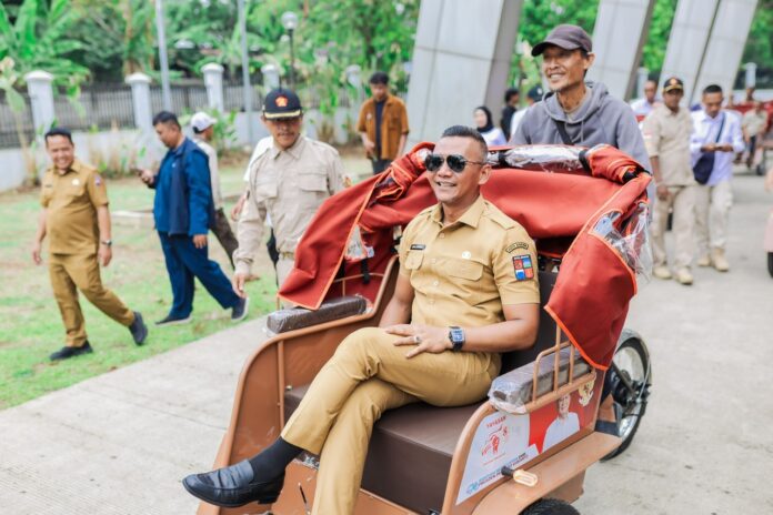 Becak Listrik Holopis